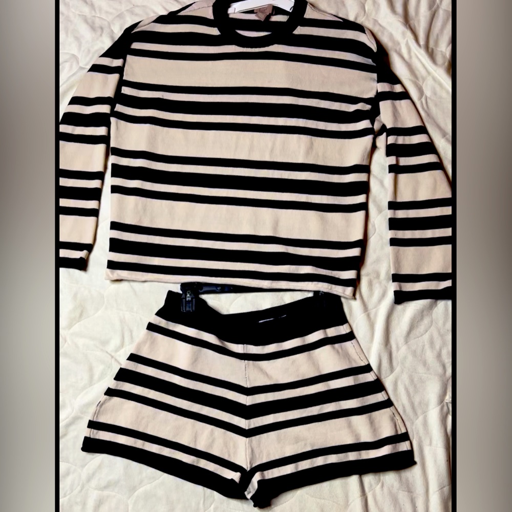 2 pc set looks good with booties or thigh boots